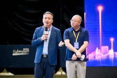 行业遍及面对三大挑和：一是资产实正在性难以